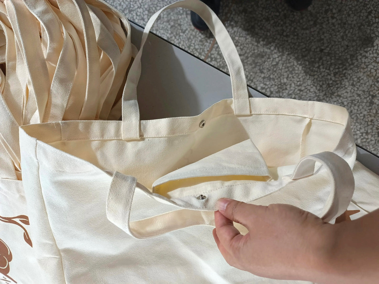 Tote bag